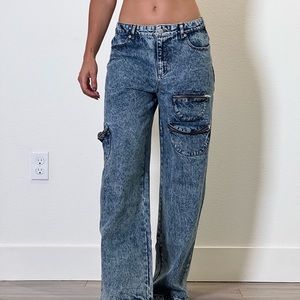 BY.DLYN Low Waist Jeans with pocket detailing